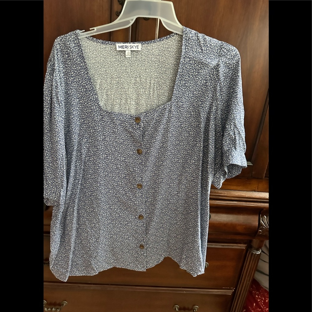 NWOT Meri Skye blue and white square neck blouse.